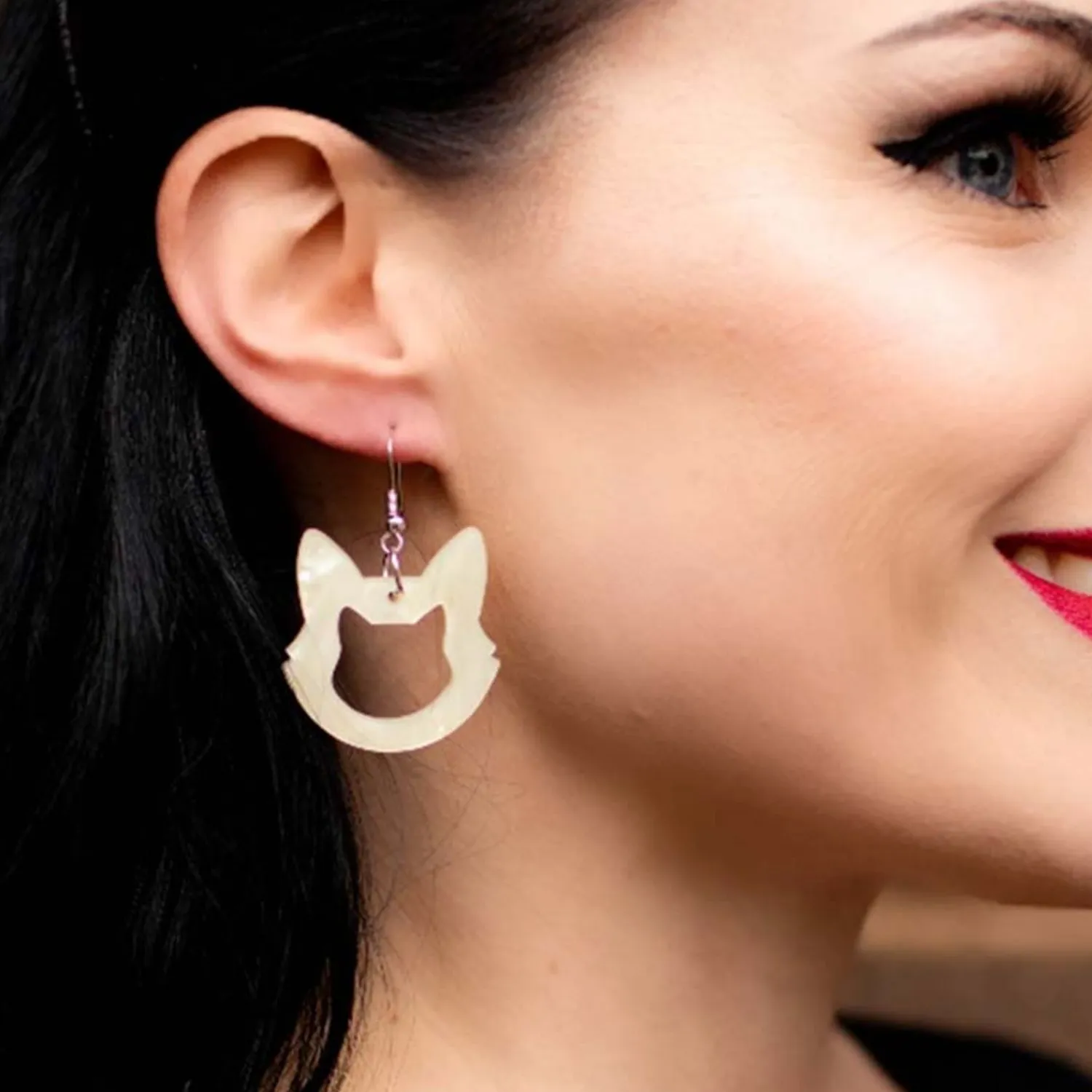 Cat Head Ripple Resin Drop Earrings - White^Erstwilder