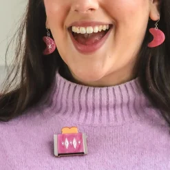 Warm And Toasty Brooch^Erstwilder New
